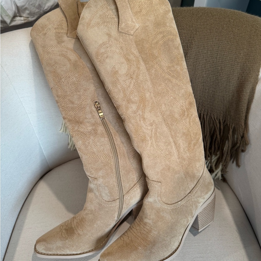 Elegant Tan Suede Ankle Boots